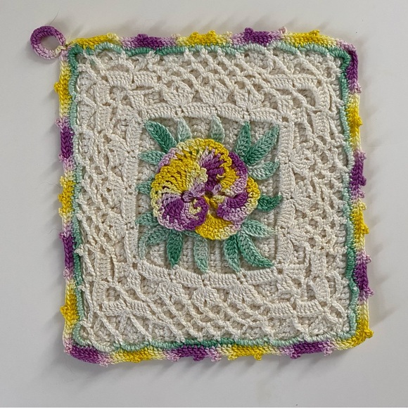 Vintage Hand Crocheted Pansy Potholder Ivory Purple Yellow Green - Picture 1 of 14